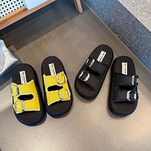 一字拖，让你的双脚在夏日阳光下熠熠生辉。