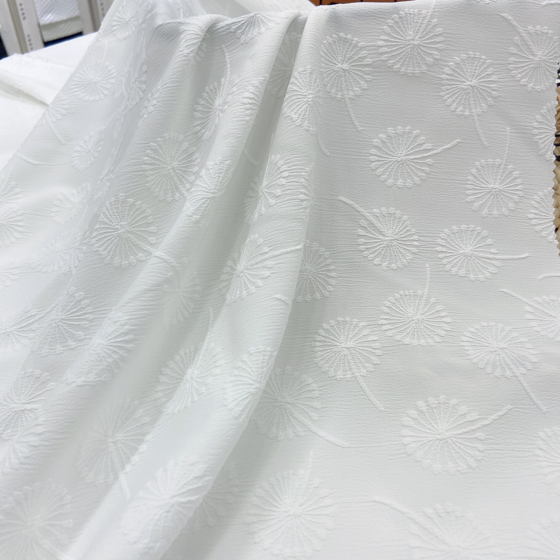 现货梭织蒲公英时尚提花女装连衣裙套装上衣时装帽子箱包面料现货