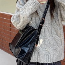 2025韩版新款休闲大容量通勤包斜挎女包时尚油腊皮单肩托特大包