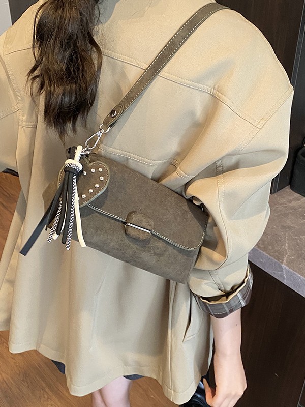 Nicho Zhong bolso de diseño para mujeres 2025, nuevo paquete de almohada cilíndrica de textura superior, simple paquete de hombro inclinado