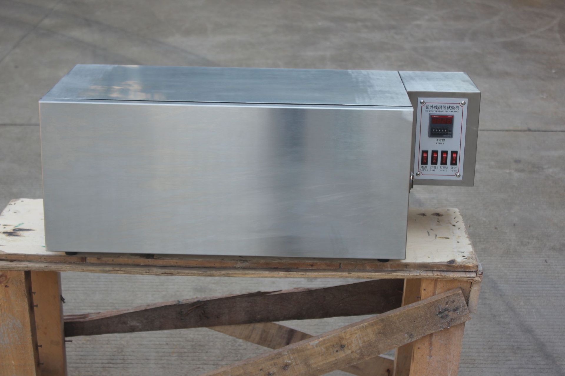 仪宝温控式紫外线试验机皮料塑料橡胶布类浅色耐紫外线老化测试