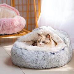 暖かい冬の貝殻は半閉鎖ペットの猫の巣を半分に囲んで猫のベッドを囲みます。