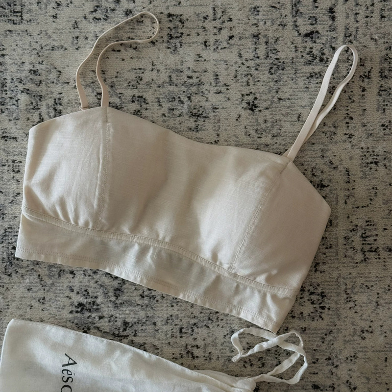 Linen cotton tube top, perfect for summer, ultra-thin, breathable, prevents exposure, makes large breasts appear smaller, and enhances the back Linen cotton tube top, perfect for summer, ultra-thin, breathable, prevents exposure, makes large breasts appear smaller, and enhances the back