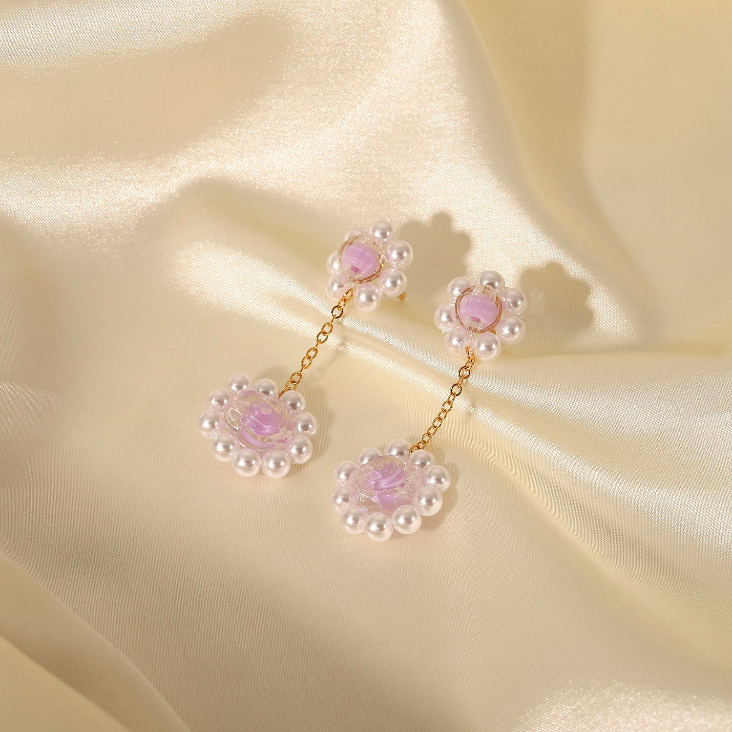 2022 New 18k Gold Plated Stainless Steel Woven Purple Pearl Flower Crystal Earrings display picture 3