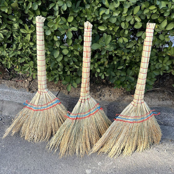 Wholesale sorghum broom shelled gold silk seedlings shell-less broom hard broom lazy broom big broom small broom hand-woven