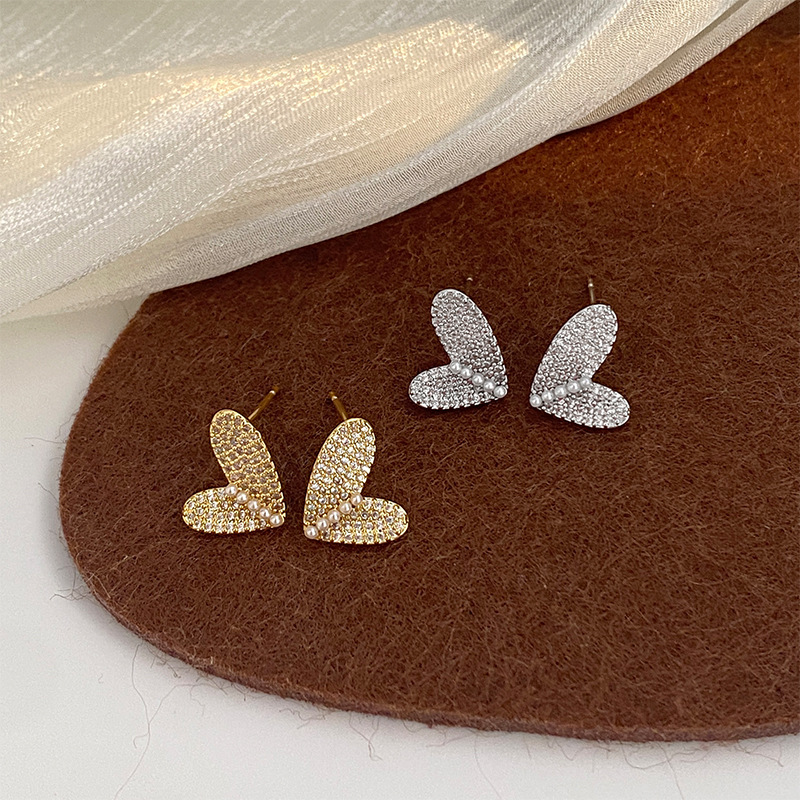 Fashionable small design elegant sophisticated universal earrings