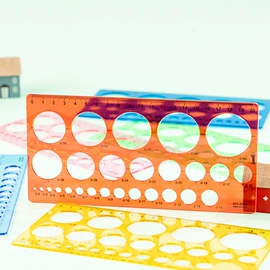 尺子;绘图模板;卷笔刀削笔器