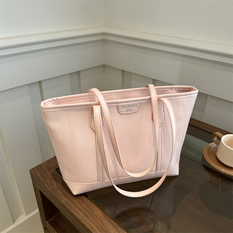 Bolsa de viaje simple y de gran capacidad para mujeres 2024 nueva moda coreana bolsa de moda bolsa de hombro personalidad extranjera