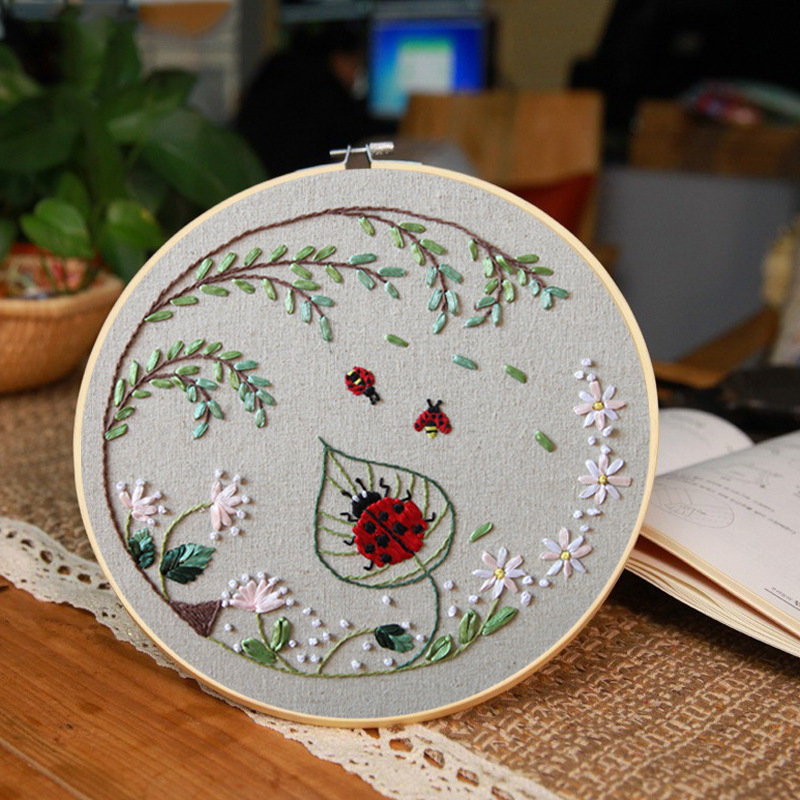 Bordado material de bricolaje Paquete de estilo europeo tridimensional hecho a mano de producción creativa adulto principiante entrada tela cinta bordado colgante pintura