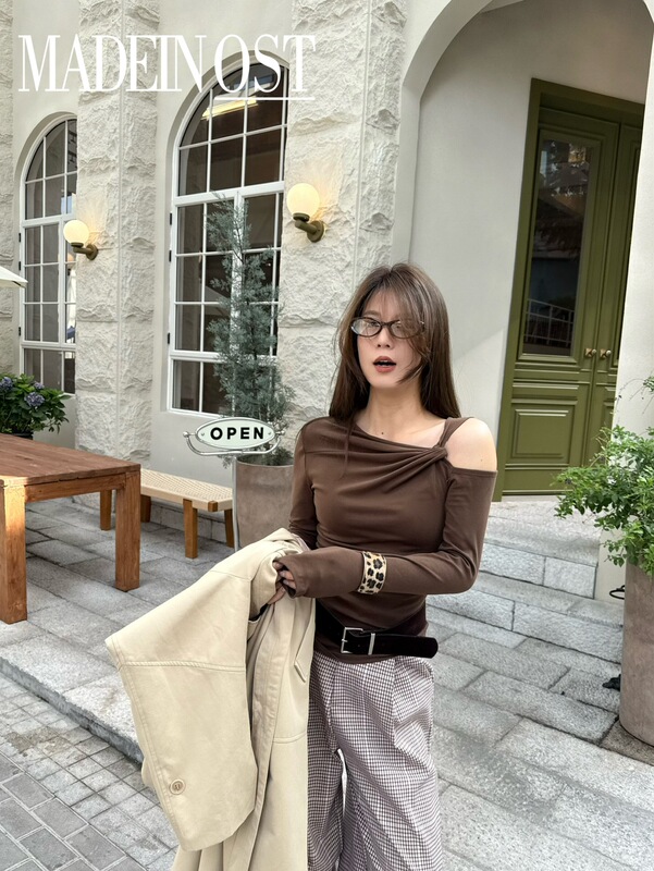 【FEI】解构设计不规则露肩扭结长袖T恤女高级感修身显瘦上衣潮|undefined