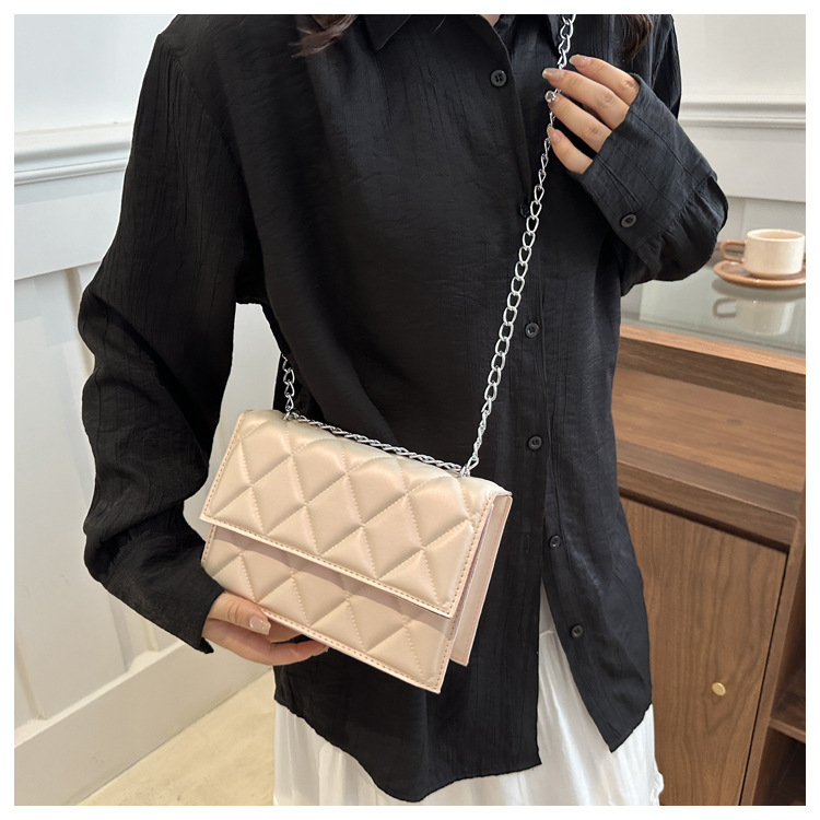 The 2024 autumn new French niche design chain small square bag, a fashionable macaron color single-shoulder crossbody bag undefined