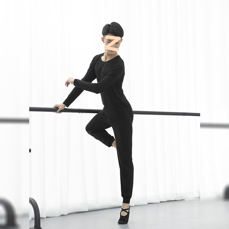 Black round neck long sleeves + carrot pants suit