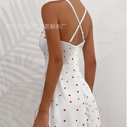 유럽과 미국의 새로운 하트 모양의 콘트라스트 홈 의류 전면 분할 핫 슬링 유혹 작은 V 넥 잠옷