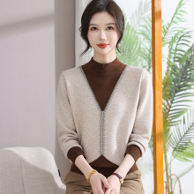 中老年妈妈秋冬新款加绒拼色保暖针织打底衫2025洋气休闲毛衣上衣
