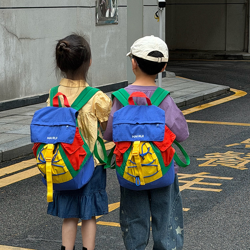 Mochila de cuerda de tracción de gran capacidad para niños y niñas, color de contraste de color, mochila escolar para estudiantes de primaria 2026 nueva mochila infantil