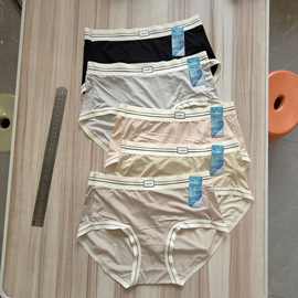 9909品牌女士中腰中版型舒适透气时尚内裤（均码）