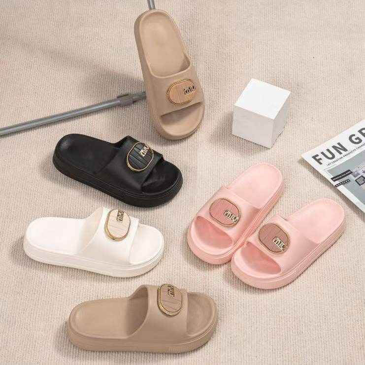2026 Internet explotó la sensación de mierda EVA de mujer antideslizante suave moda versátil zapatillas de mujer con suela gruesa