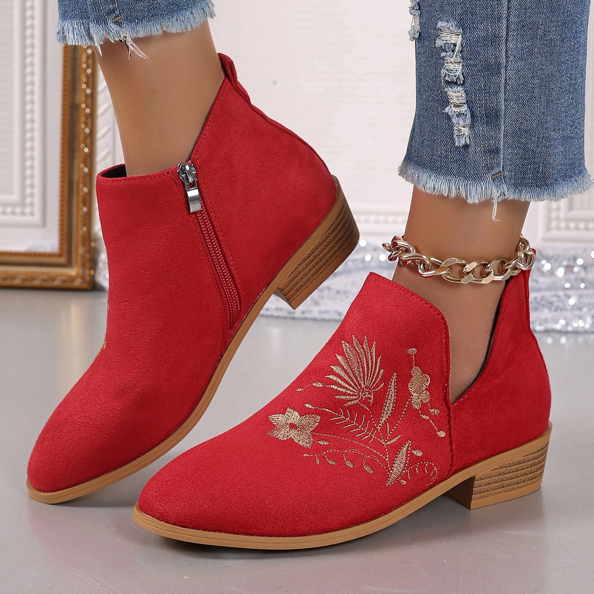 Sapatos Femininos Botas curtas femininas bordadas cabeça redonda salto grosso zíper lateral botas Martin da moda_voghion.com