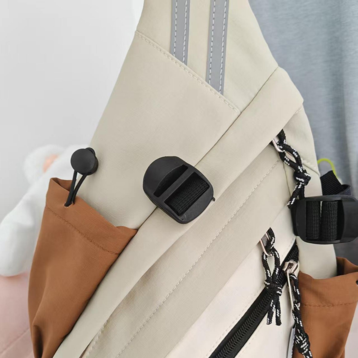Multifunctional trendy and cool little backpack for boys, children's street dance crossbody bag, utility-style large-capacity chest bag for elementary school students
