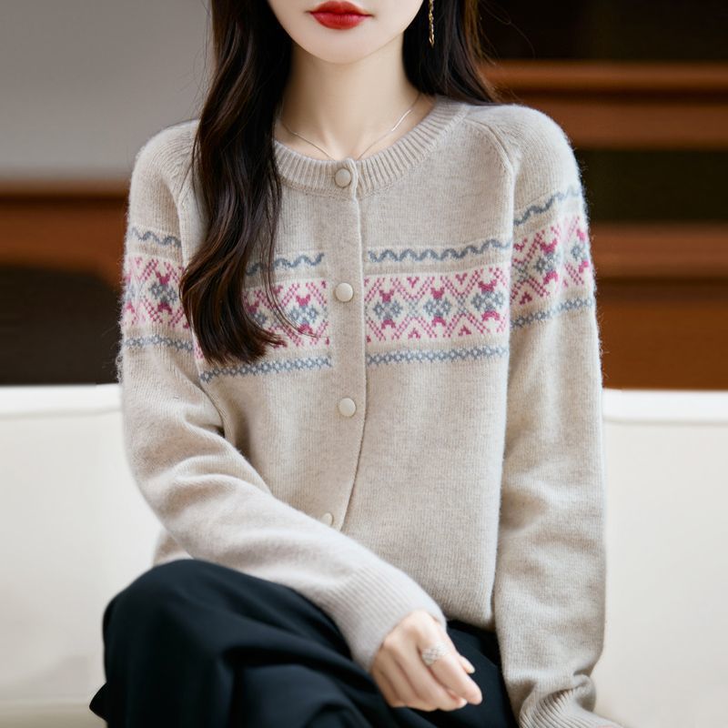 Retro ethnic cardigan with a round collar