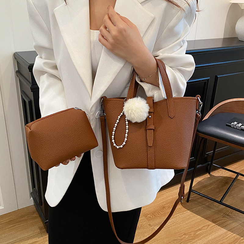 Bagos de cestas de nicho, bolsas de cubo portátiles 2025, otoño y invierno, bolsas de mujer de moda retro, bolsas de mujer.