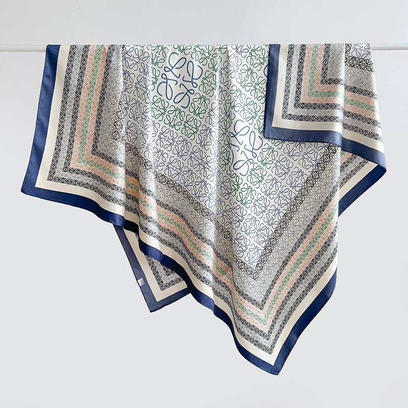 Venta caliente coreana, simple, nicho, diseño creativo, impresión, bufanda cuadrada de sarga, sensación de alto nivel, chal fresco a juego para mujer