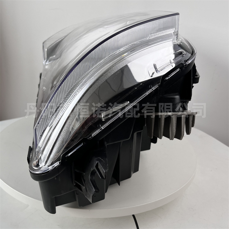 [Hennuo] Fábrica de lámparas de lente de ensamblaje de faro delantero para camiones FH460 / FH440 / FH500 de Vhaowo