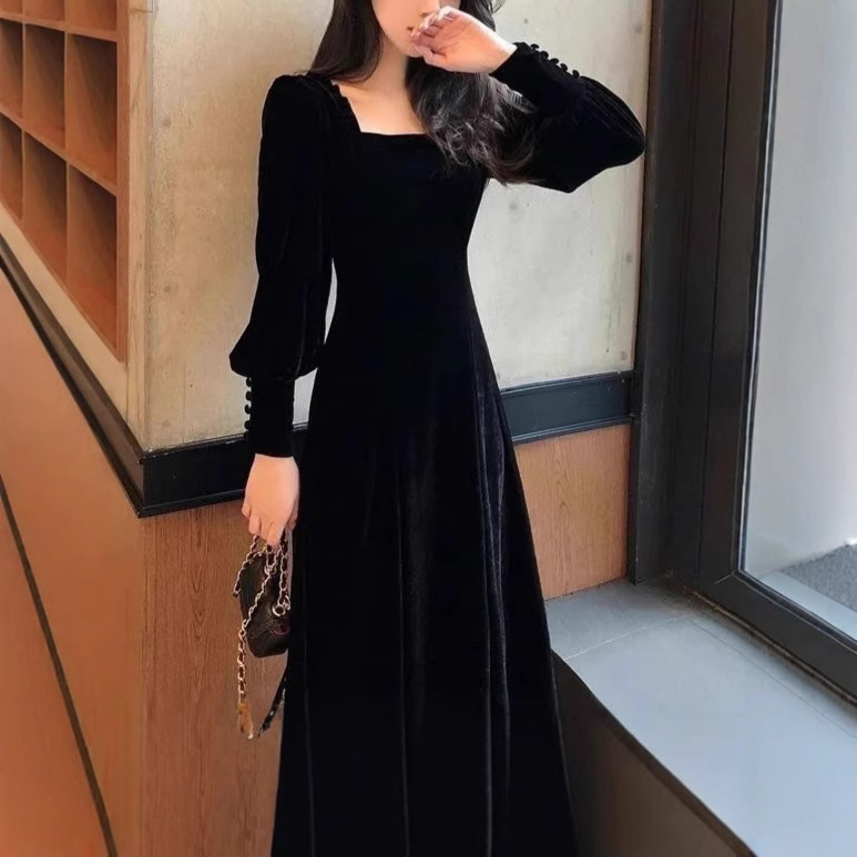Square Collar New Mid-Length Long-Sleeved Velvet Dress for Women Autumn and Winter K-Style 2023 New Slim Fit Design