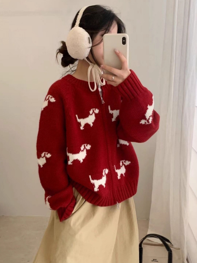 Atmospheric cute red sweater