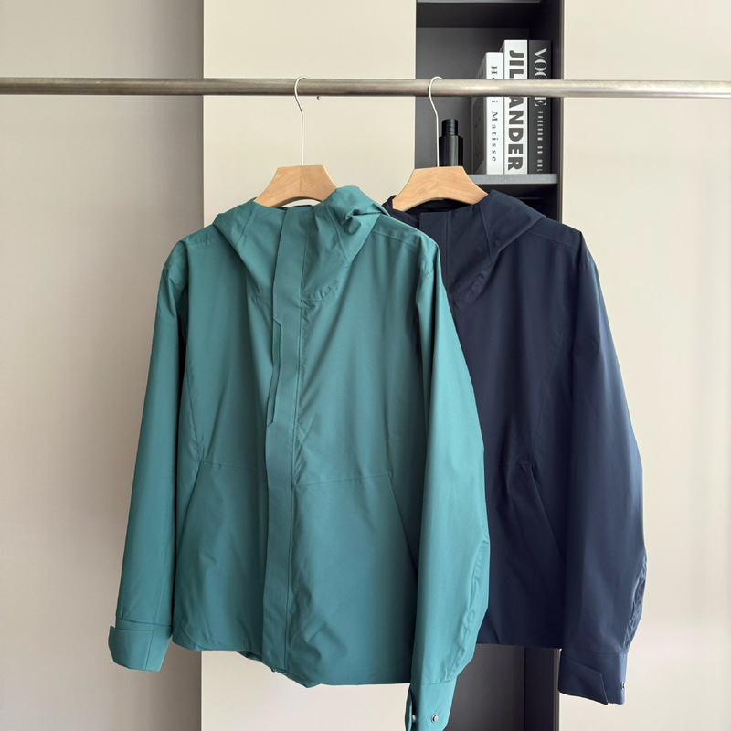 Waterproof and breathable - New autumn men's hooded softshell jacket for outdoor use 082403 Waterproof and breathable - New autumn men's hooded softshell jacket for outdoor use 082403