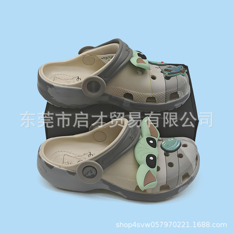 Cruz nueva caricatura co-branding oso marrón para niños zapatos agujeros antideslizantes tendencia para niños niñas sandalias de cabeza