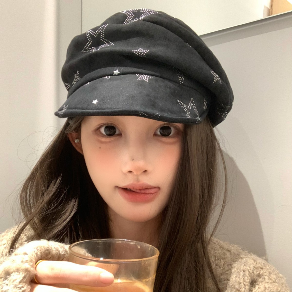 Béret nuage à bord souple orné d'une étoile et de strass, style gavroche vintage, effet amincissant._voghion.com