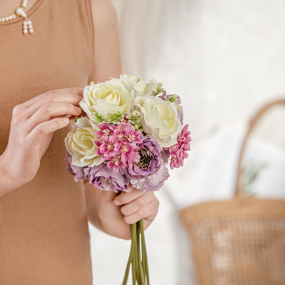 Manufacturer of Artificial Snowflake Hand Held Flowers, Fake Flowers, Green Plants for Wholesale, Wedding and Party Decorations, INS Style, Cross Border MW83111