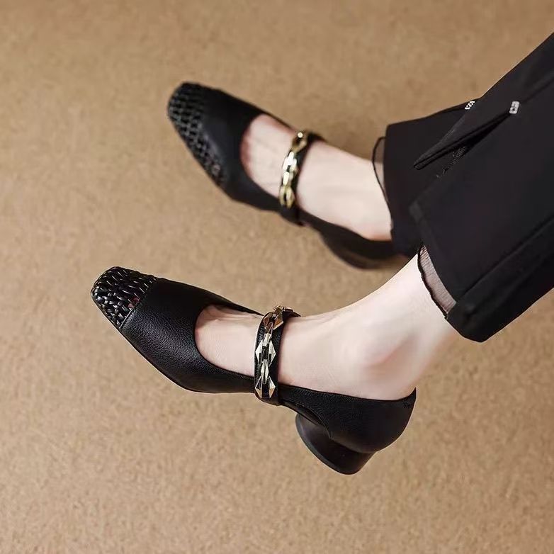 Retro francés hueco respirado zapatos de una sola mujer verano de 2026 nuevo cuadrado casual con zapatos de agujero versátiles