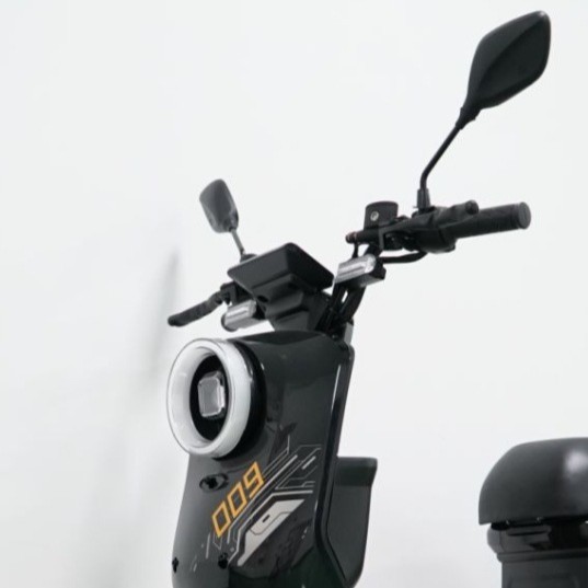 2025 New Electric Scooter Commuter Motorcycle
