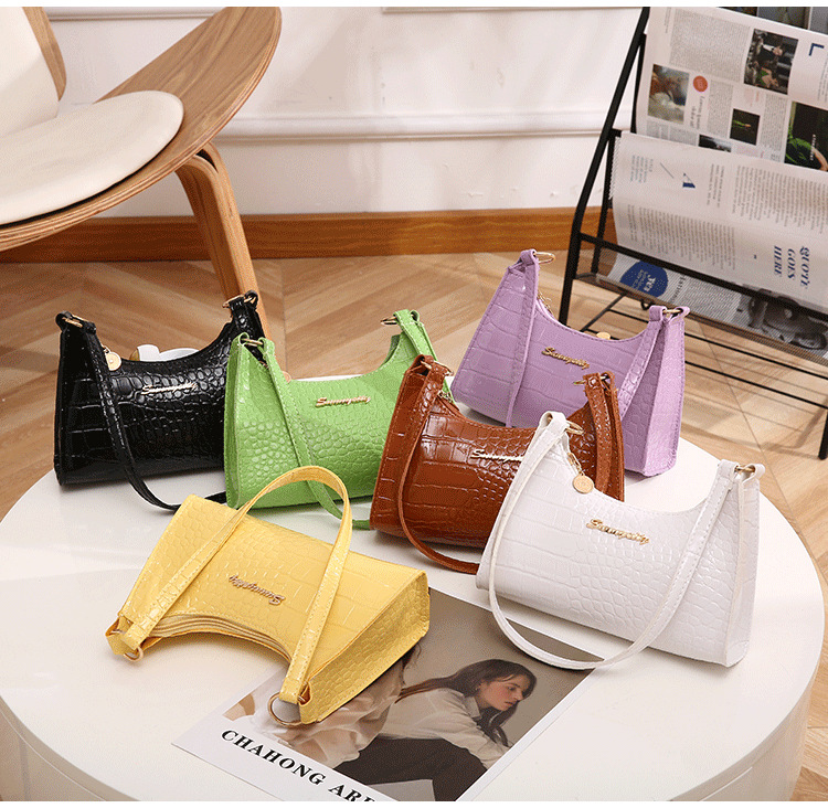 Solid Color, Crocodile Pattern Women's Medium Pu Leather Solid Color Crocodile Classic Style Streetwear Zipper Underarm Bag