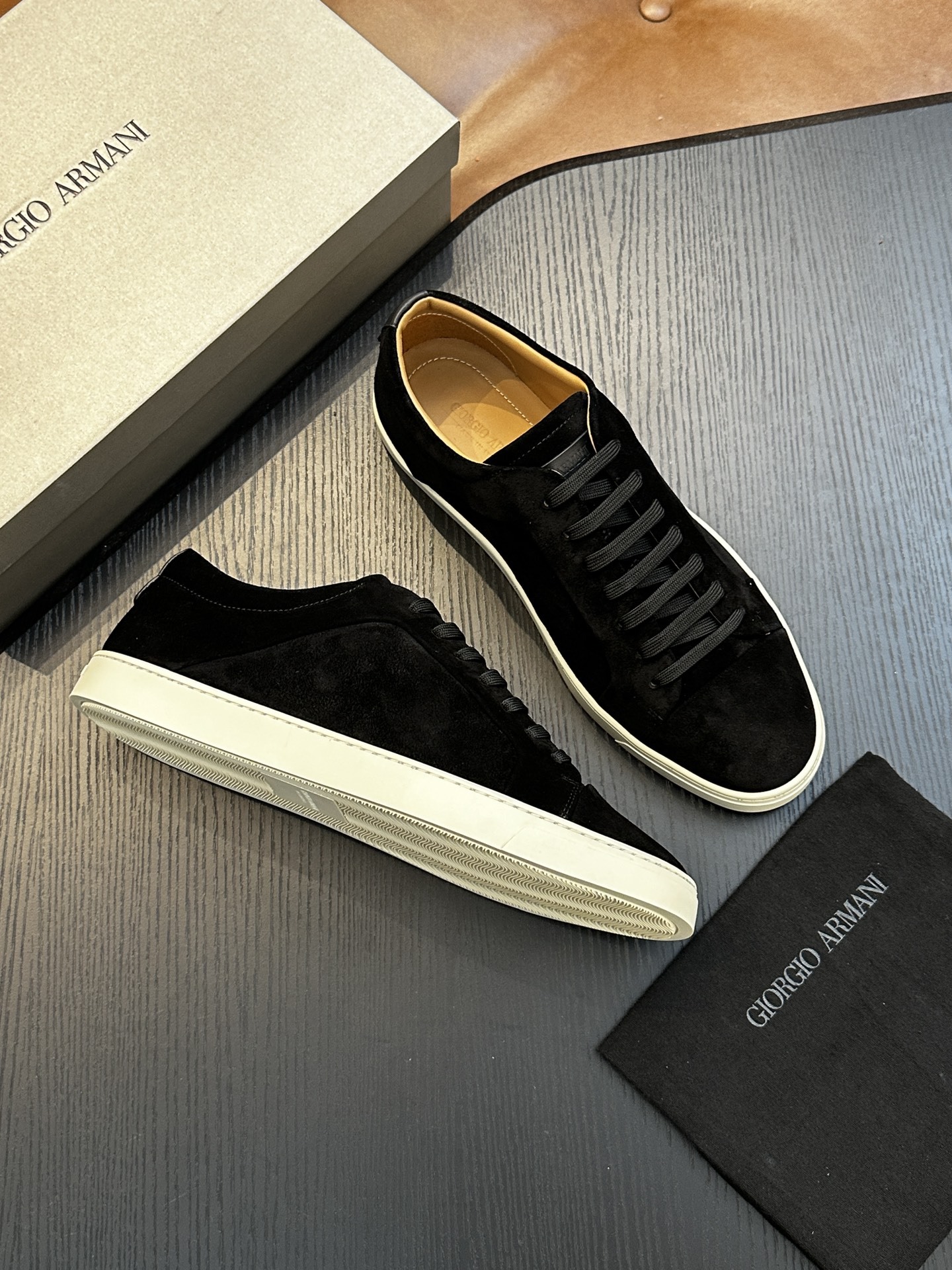 Estación europea de nuevos zapatos de moda de hombre, cordones de cuero, zapatos casuales simples para hombres, etiqueta AM personalizada
