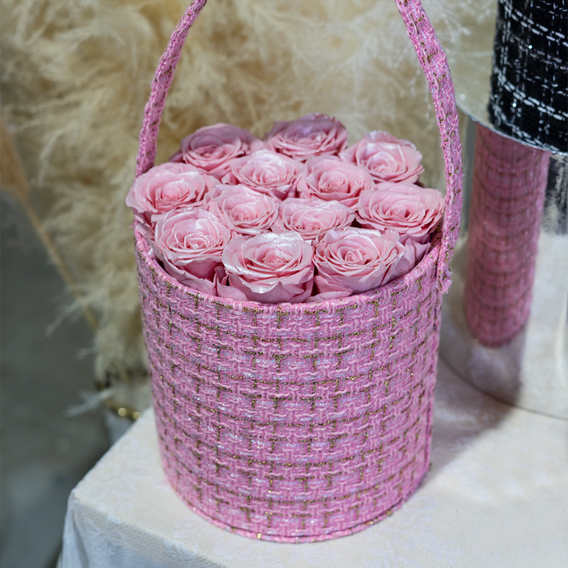 Bolso tipo cubo Chanel con rosa eterna 520, regalo de flores reales para el Día de San Valentín, flor eterna, adorno de alta gama.