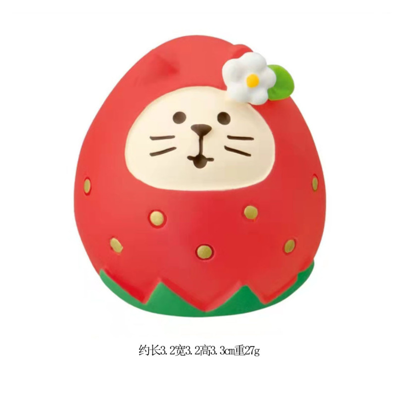 日本式の猫のイチゴのケーキのザカは食事をして桜のinsを遊びます。|undefined