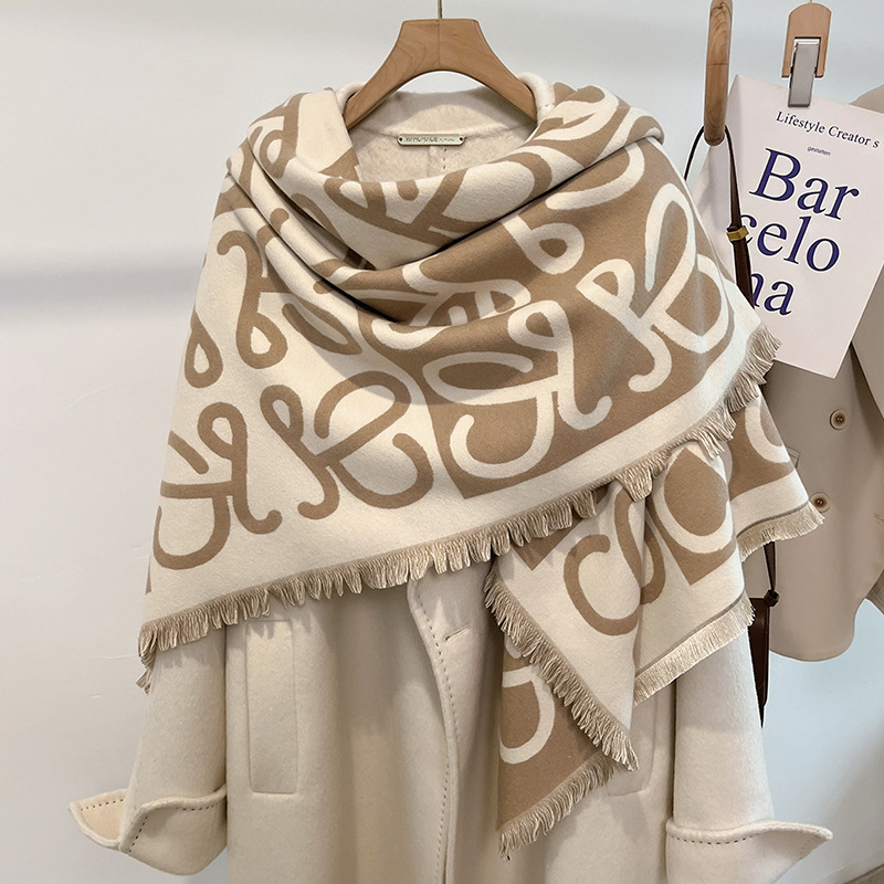 New Classic printed scarf women's winter ins retro versatile thick warm long shawl square scarf dual-use scarf