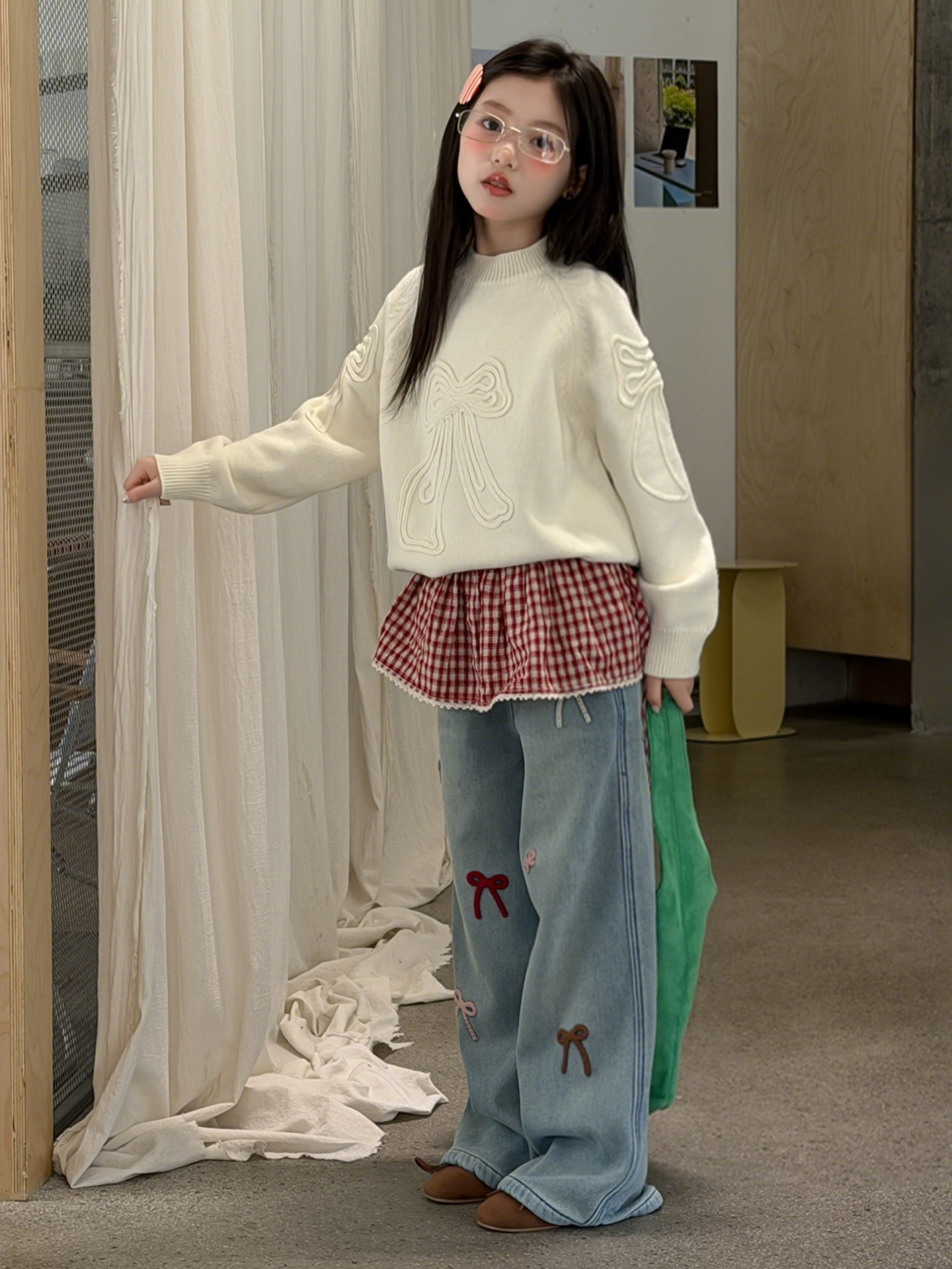 Autumn design fashionable knitted sweater with bow with a round…