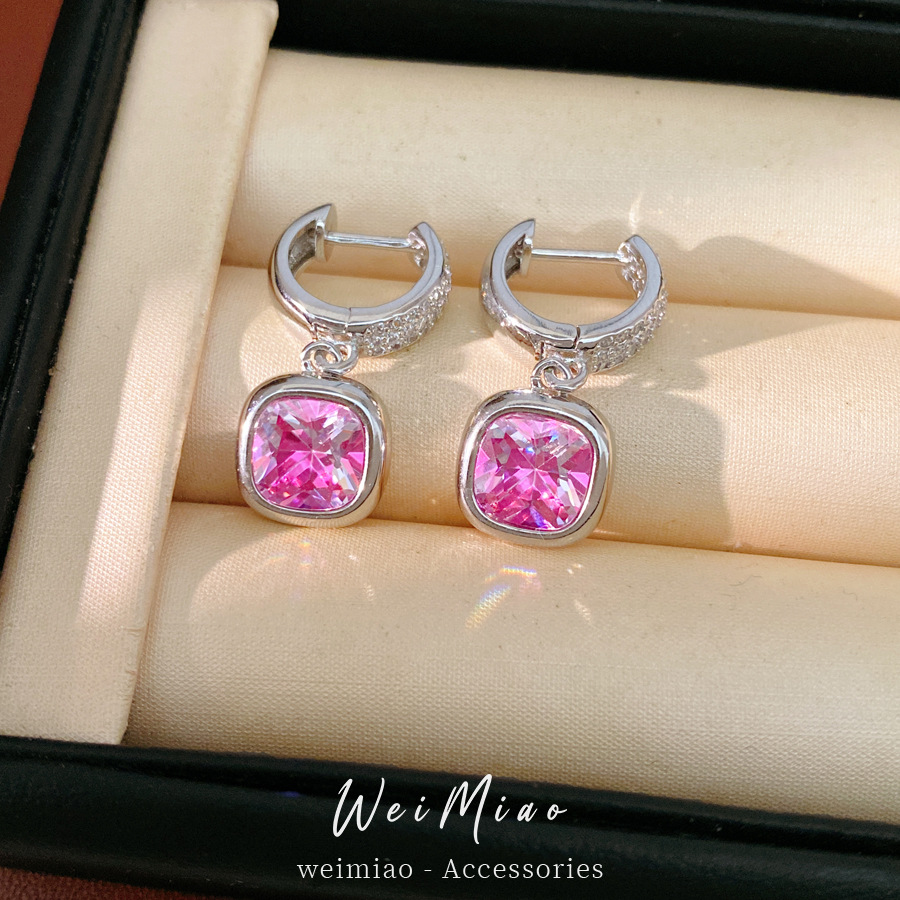 Anillo cuadrado geométrico de zircón pendientes ligero de lujo de alto nivel pendientes de estilo simple nicho de la personalidad conjunto de joyería al por mayor