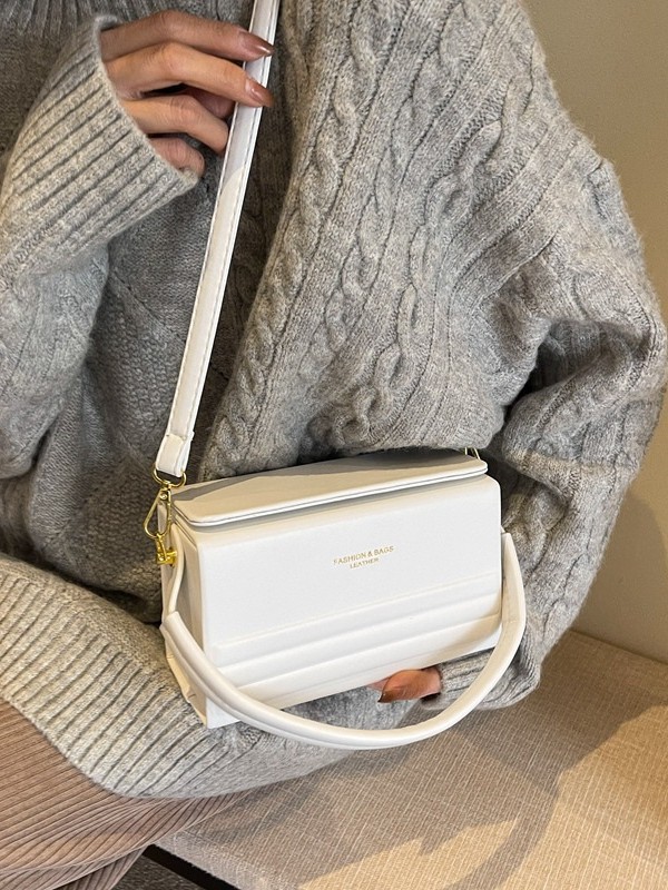 Bolso mujer 2025 nueva caja portátil pequeña bolsa cuadrada comercio exterior transfronterizo pequeño libro rojo estilo caliente bolso de mensajero de un solo hombro de alta gama