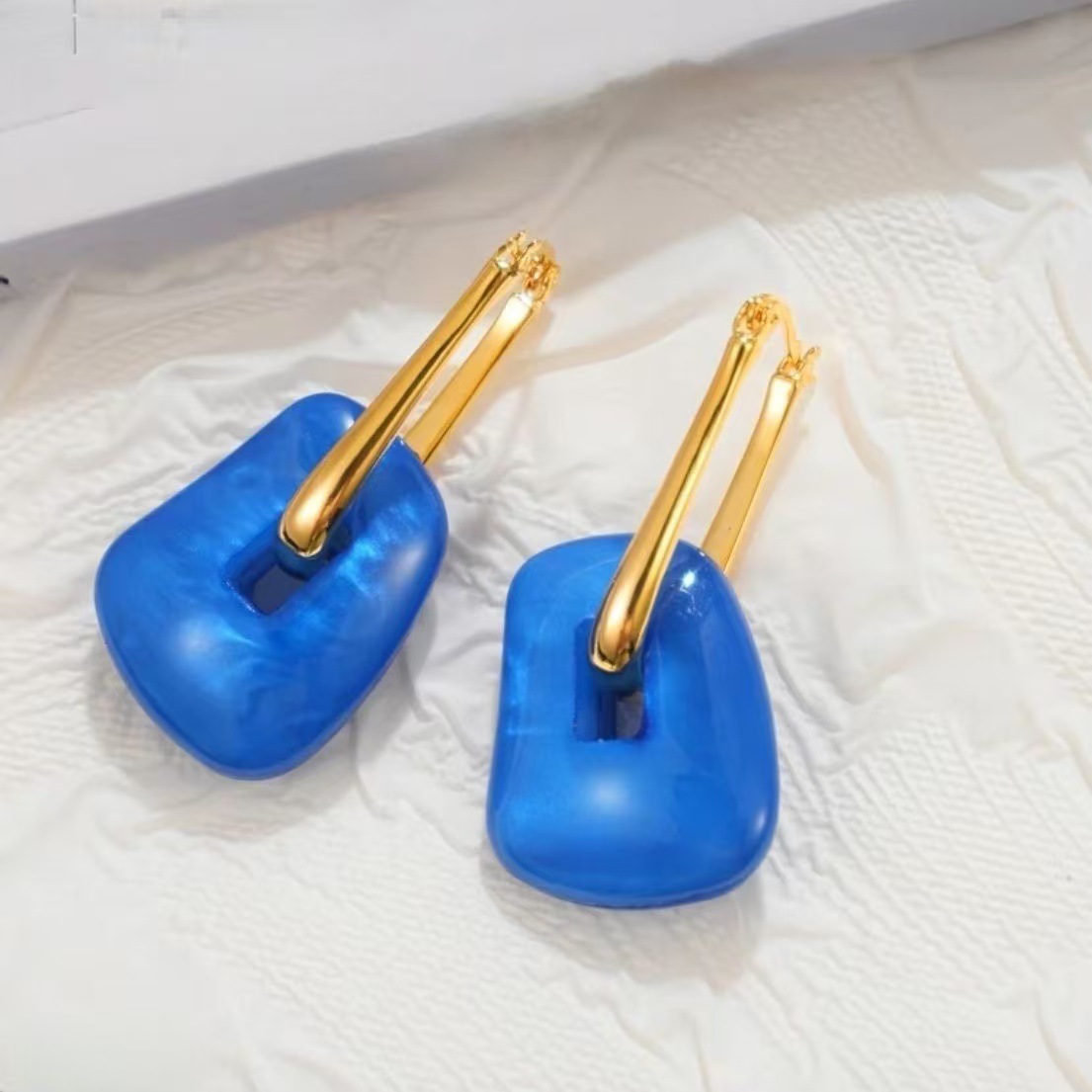 Authentic blue elegant earrings for women, geometric pattern, new style long metal earrings, fashionable high-end ear cuffs