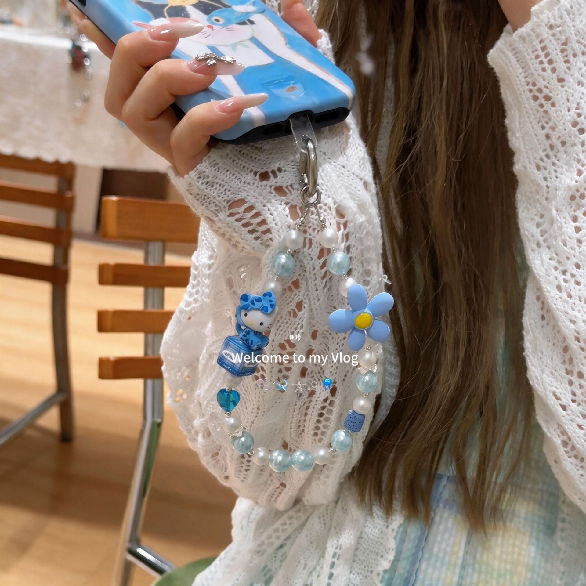 Manufacturer wholesale Korean-style phone chains, leopard print KT phone lanyards, crystal pearl alloy bag charms, handmade phone pendants