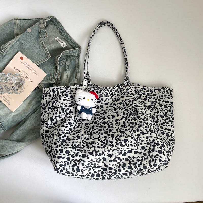 White leopard print with pendant