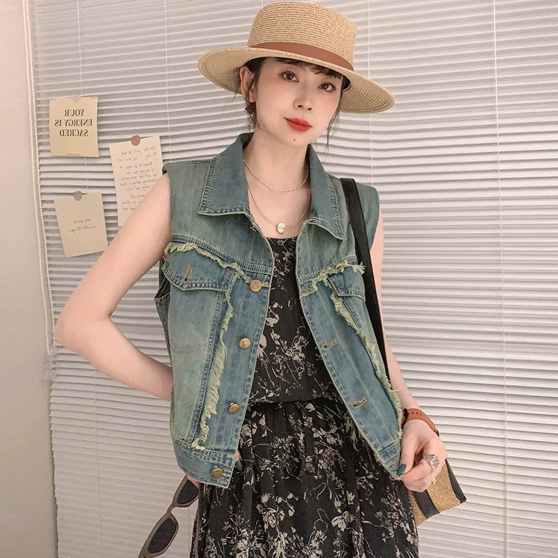 Дизайн с отворотом джинсовый жилет женский 2024 весенний маленький человек плечо без рукавов короткий топ свободный топ