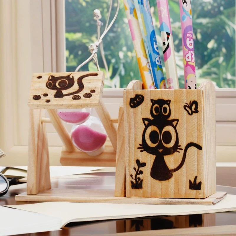 Трехцветная мультипликационная печатная труба из песочных часов