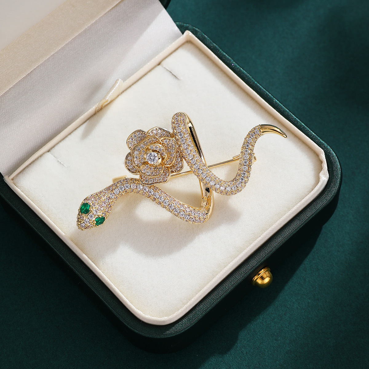 Nuevo estilo chino de estilo nacional de diamante serpiente verde rosa serpiente espíritu broche retro zodiaco este año de vida broche broche