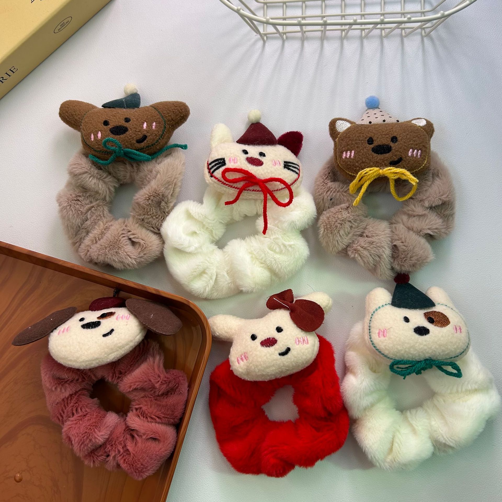 Otoño y invierno nuevo estilo coreano lindos dibujos animados de peluche círculo de intestino grande chica adornamiento de cabello de alta sensibilidad correa de cuero cabello cordón